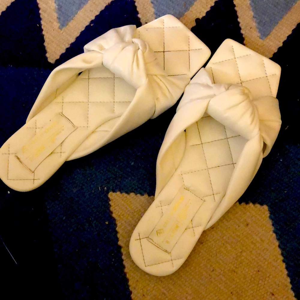 Call it spring knotted slide ‘Simeoni’ sandal